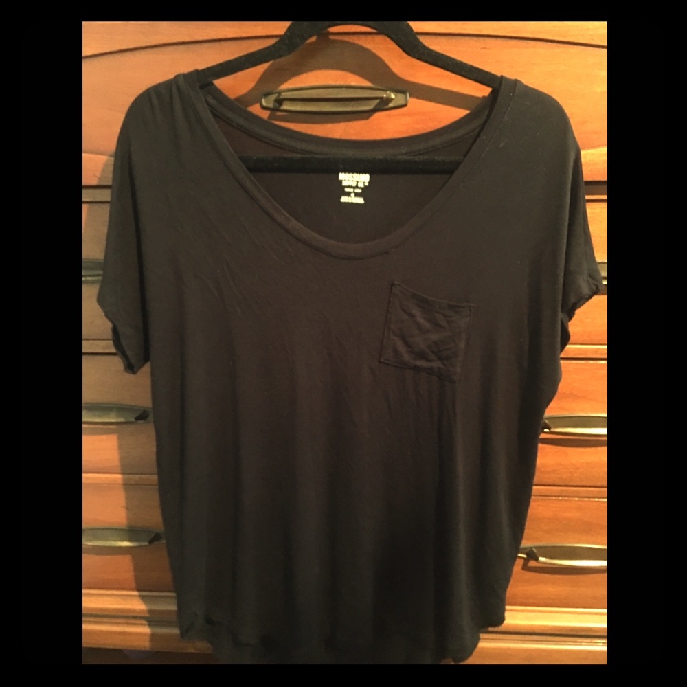 Black short sleeve shirt